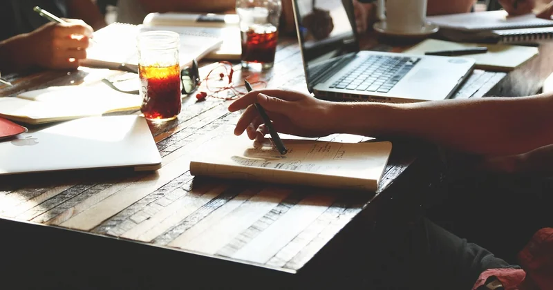 Salaire startup vs grand groupe : ce que vous abandonnez sans le voir